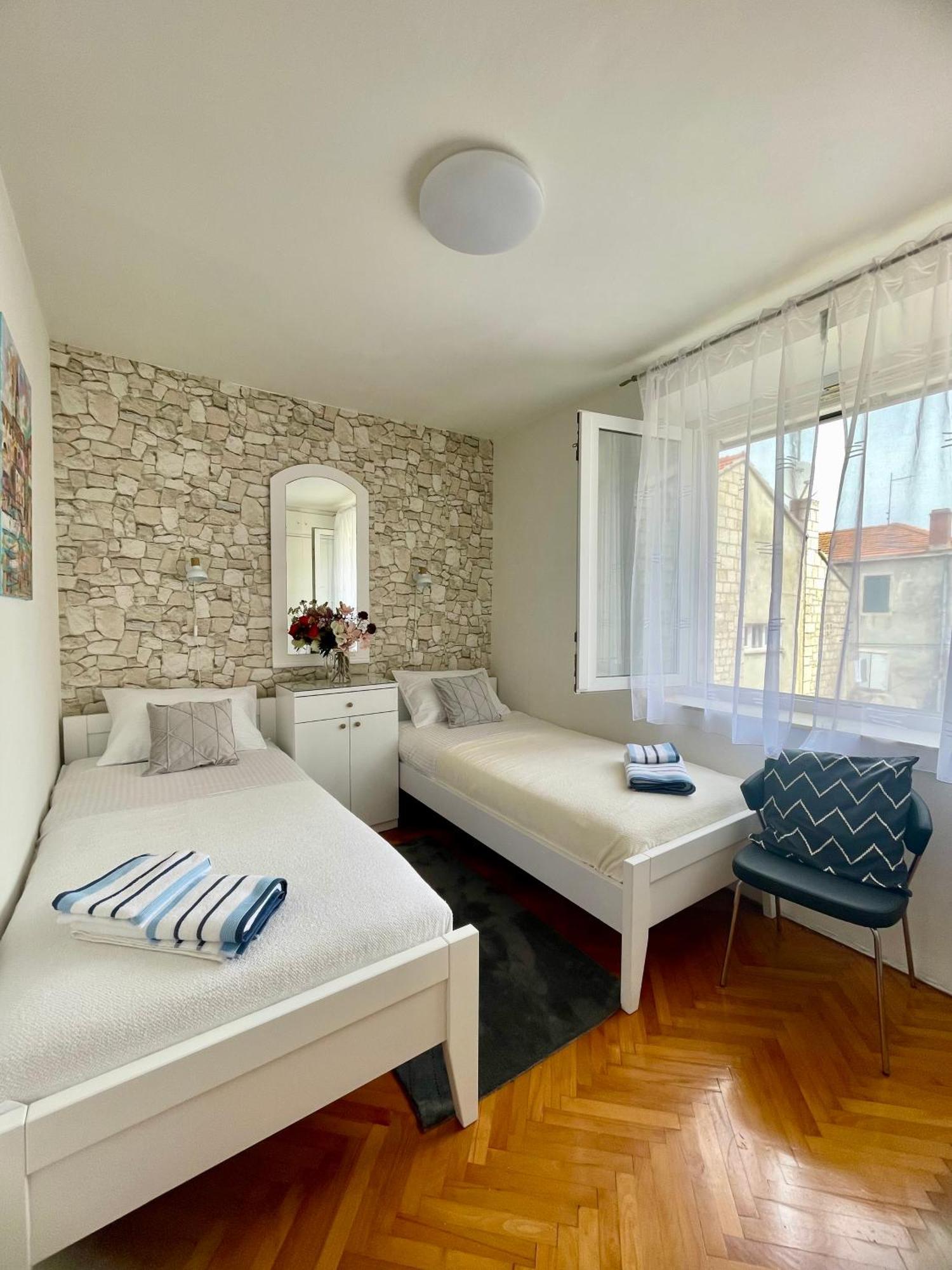 Dinka Old Town Apartment With Sea View Trogir Buitenkant foto