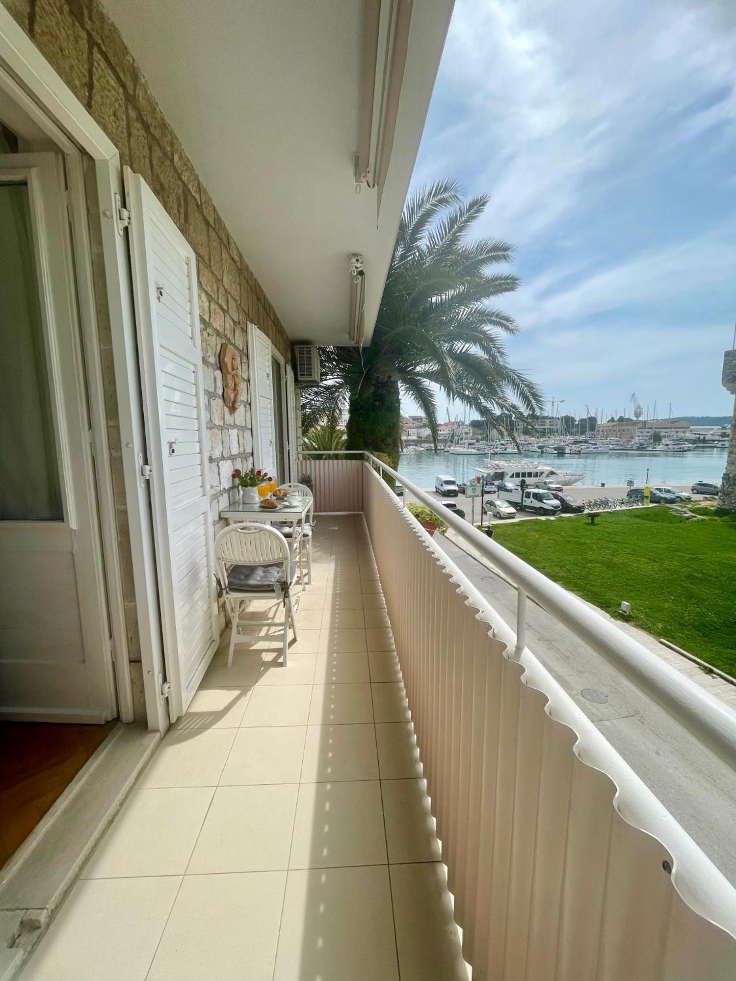 Dinka Old Town Apartment With Sea View Trogir Buitenkant foto