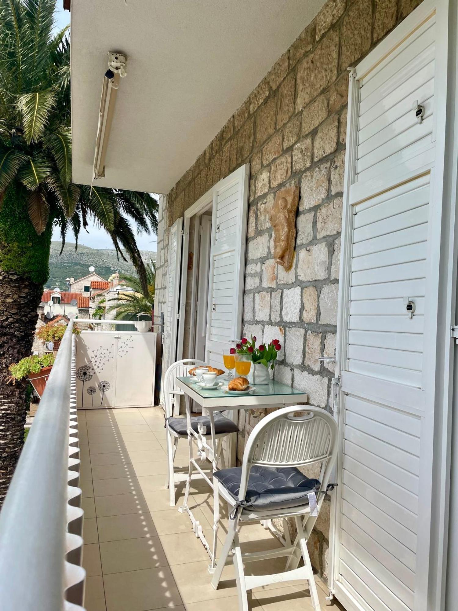 Dinka Old Town Apartment With Sea View Trogir Buitenkant foto