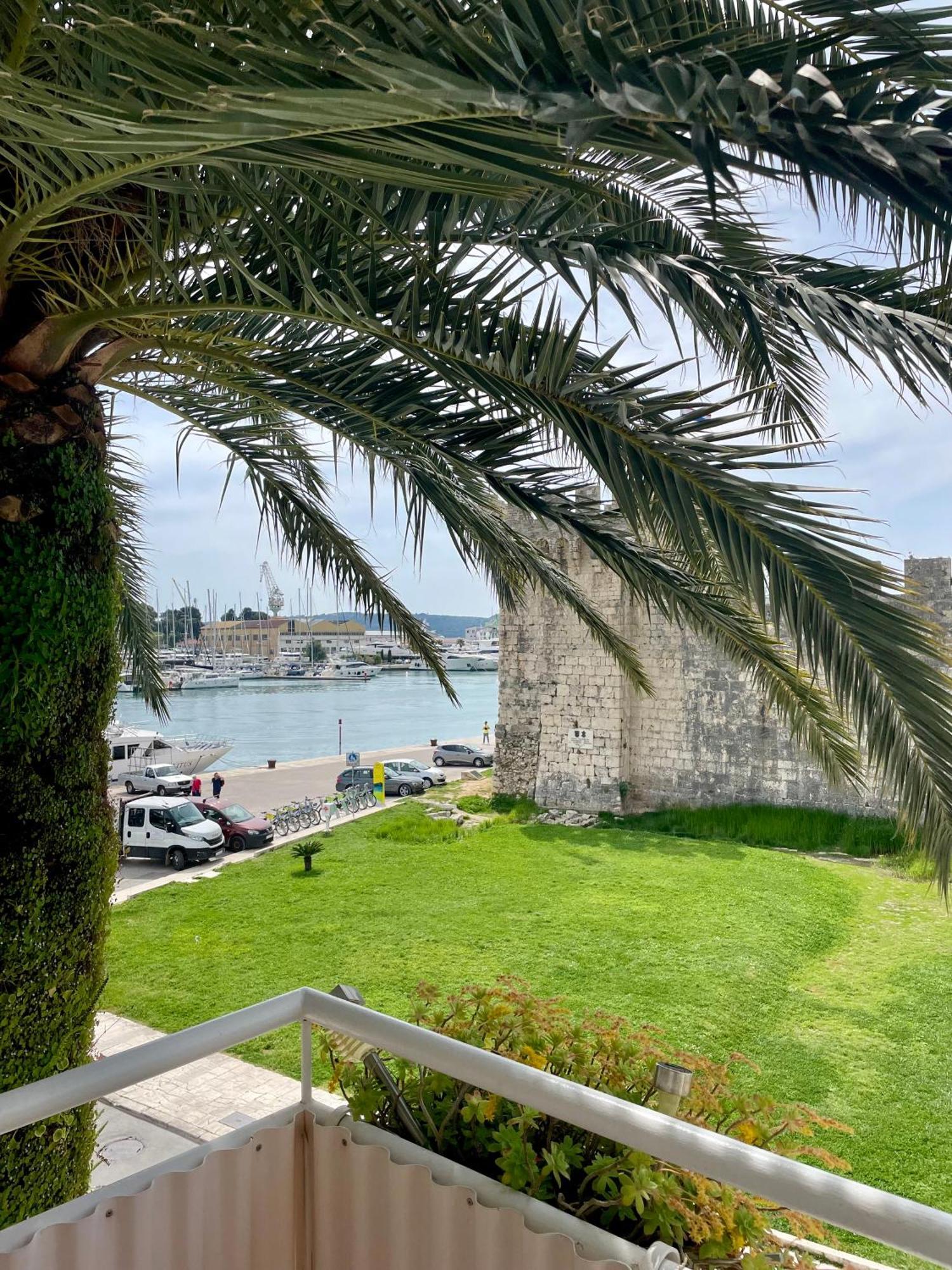 Dinka Old Town Apartment With Sea View Trogir Buitenkant foto