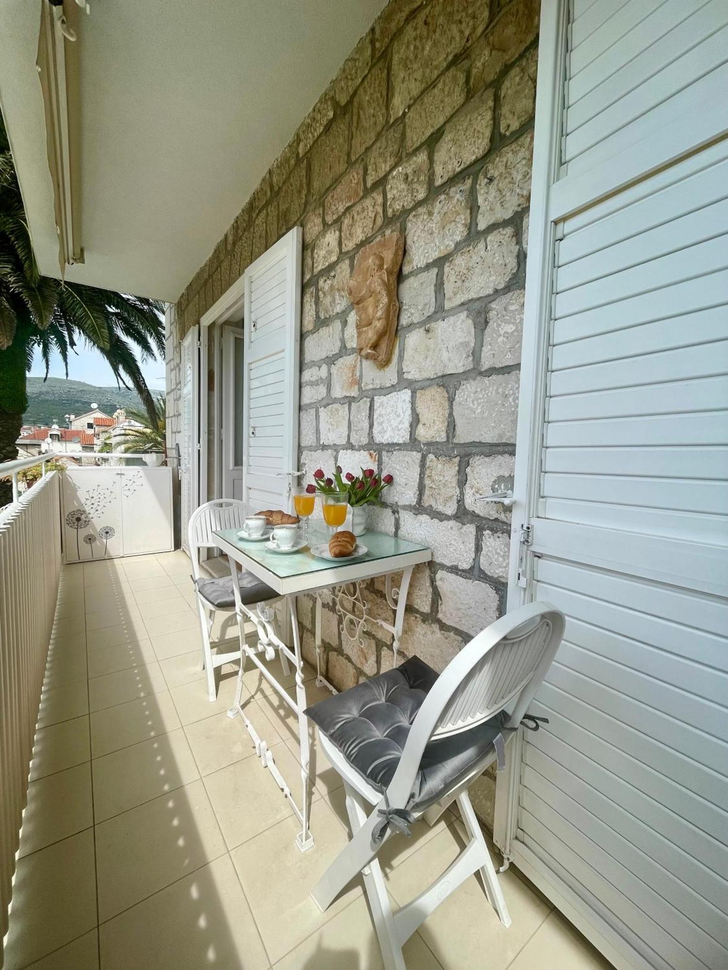 Dinka Old Town Apartment With Sea View Trogir Buitenkant foto