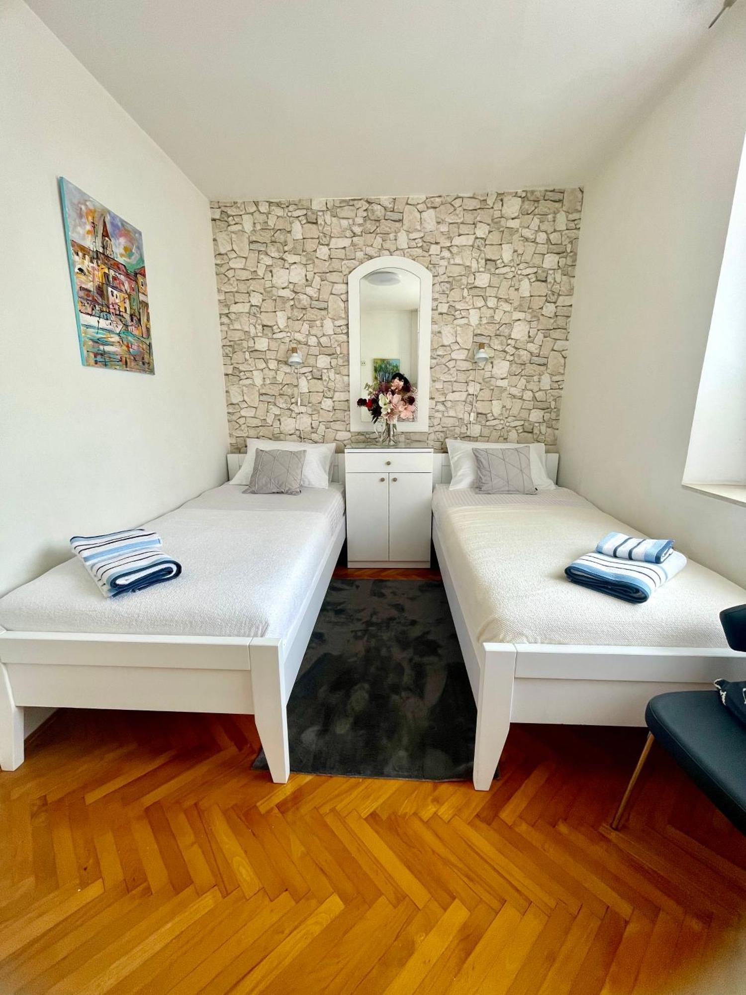 Dinka Old Town Apartment With Sea View Trogir Buitenkant foto