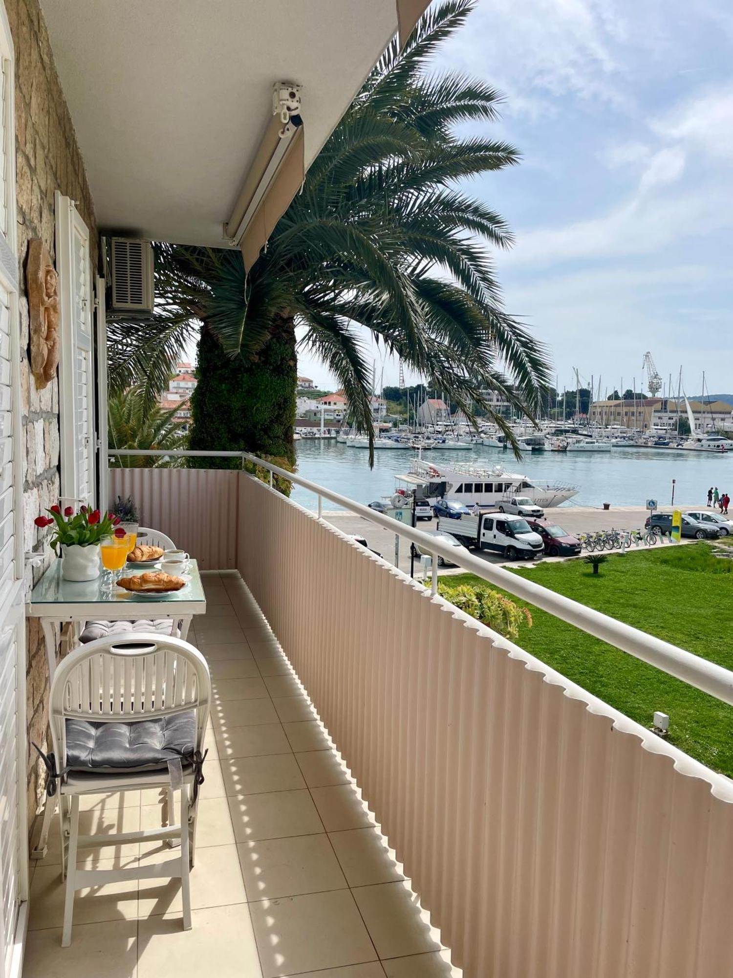 Dinka Old Town Apartment With Sea View Trogir Buitenkant foto